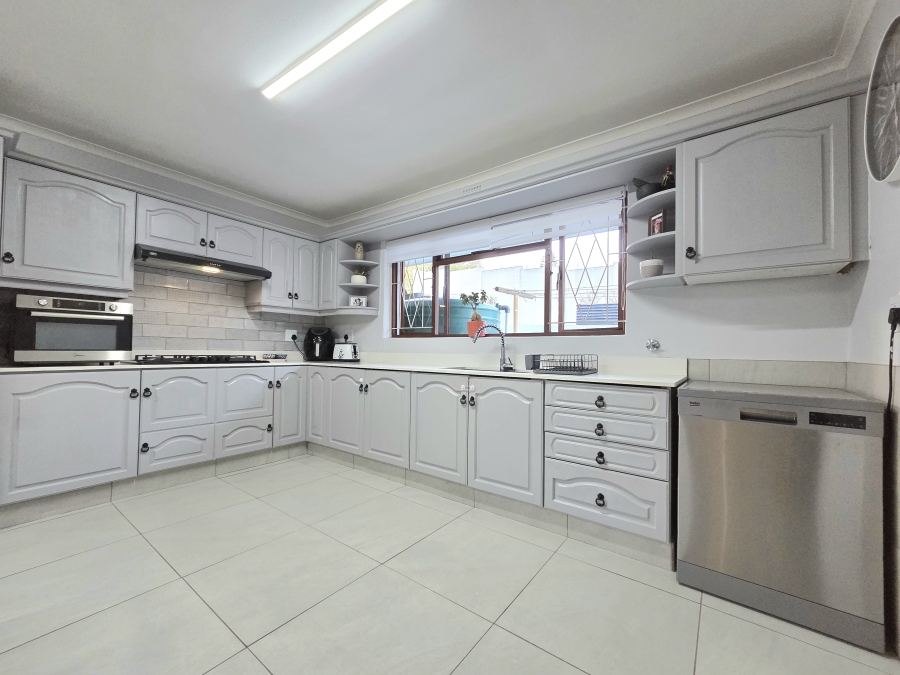 5 Bedroom Property for Sale in Eversdal Western Cape